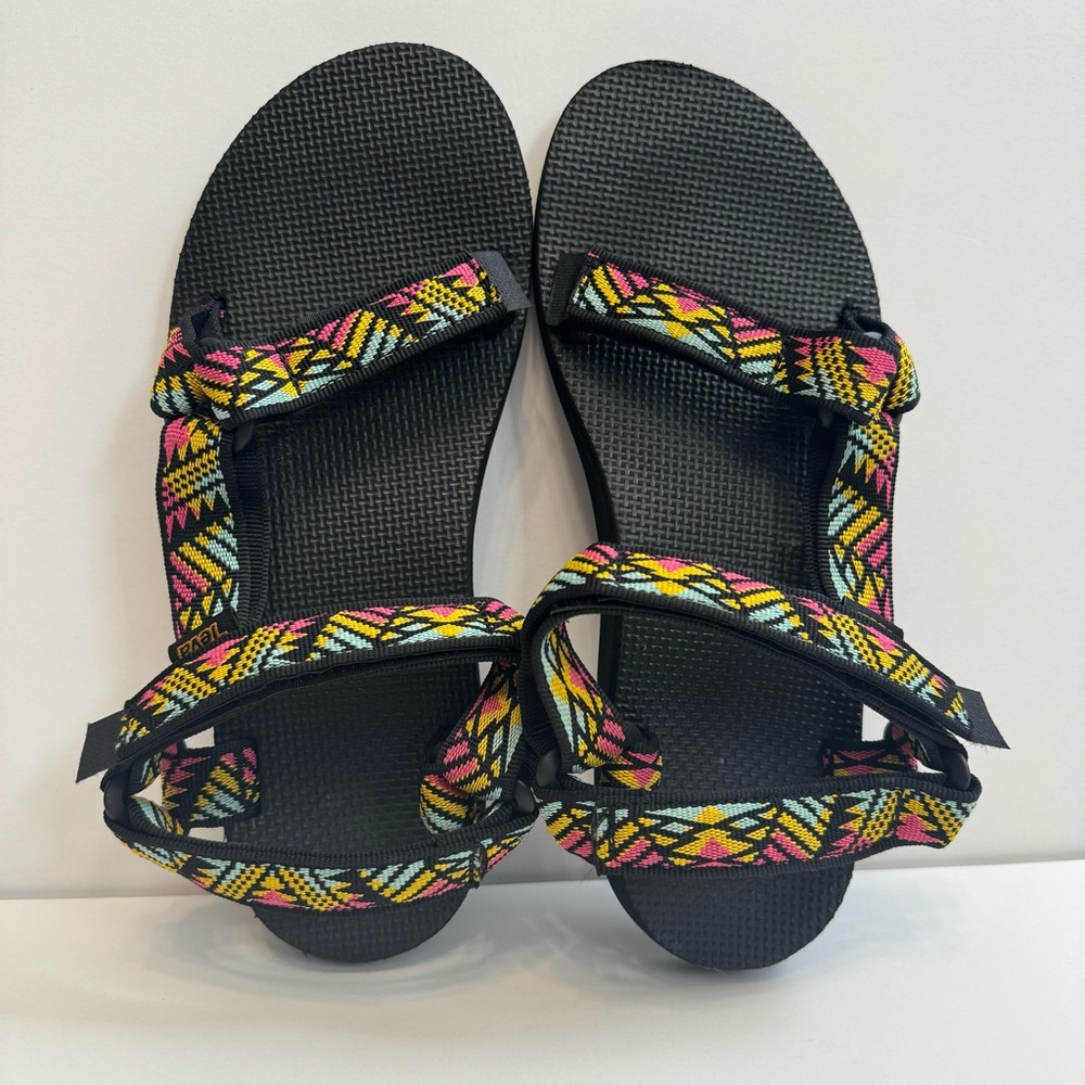 Women’s TEVA original universal sandal size 8